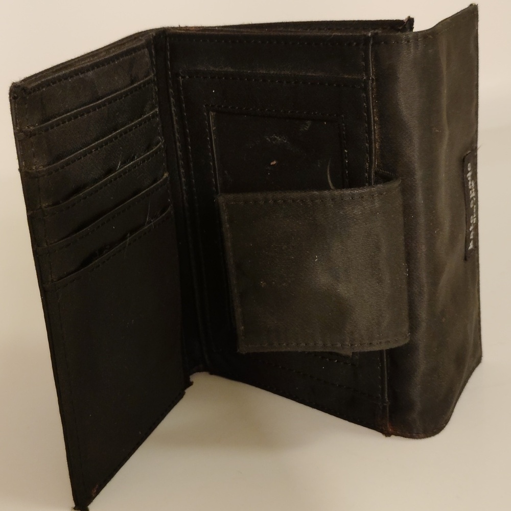 Kate Spade Black Wallet - Picture 4 of 7